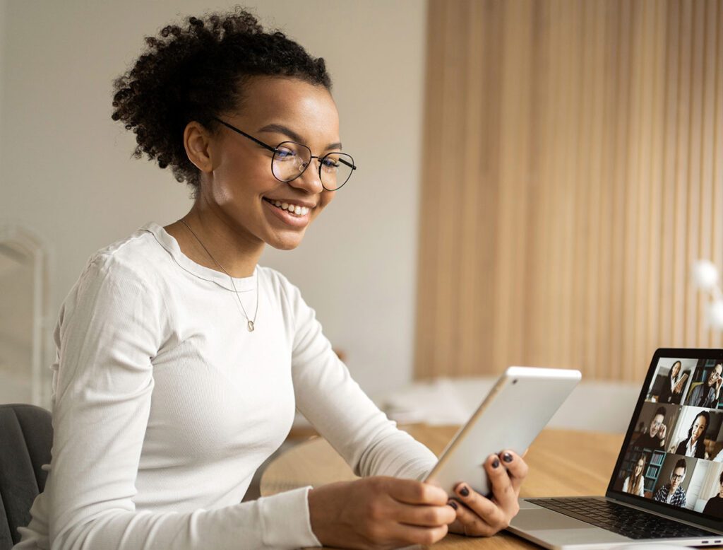 Young lady, online learning